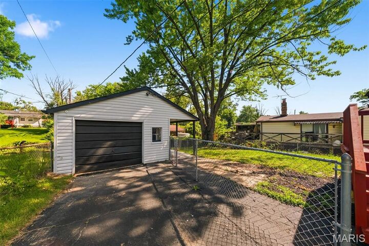 Property Photo:  321 Caithness Road  MO 63137 