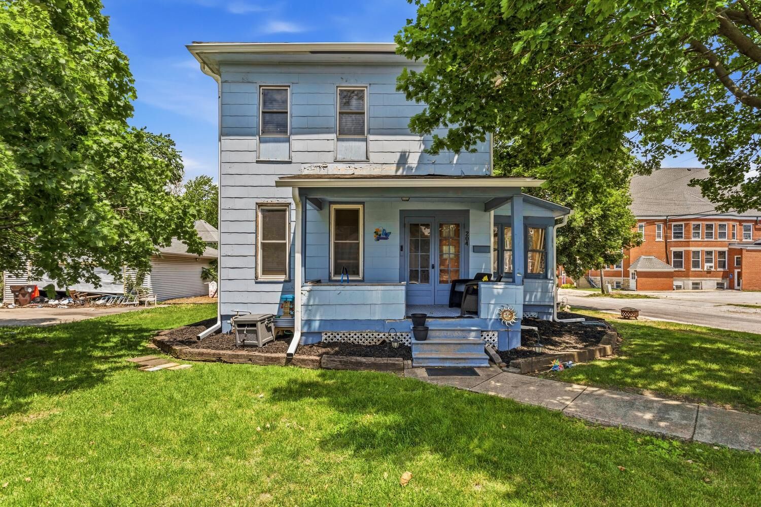 Property Photo: 204 W Green Street IL 61842