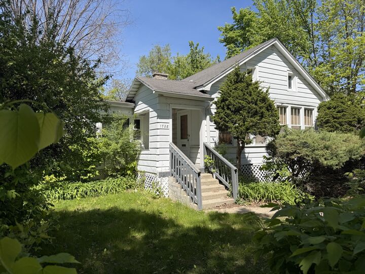 Property Photo: 1728 Brown Avenue IL 60201