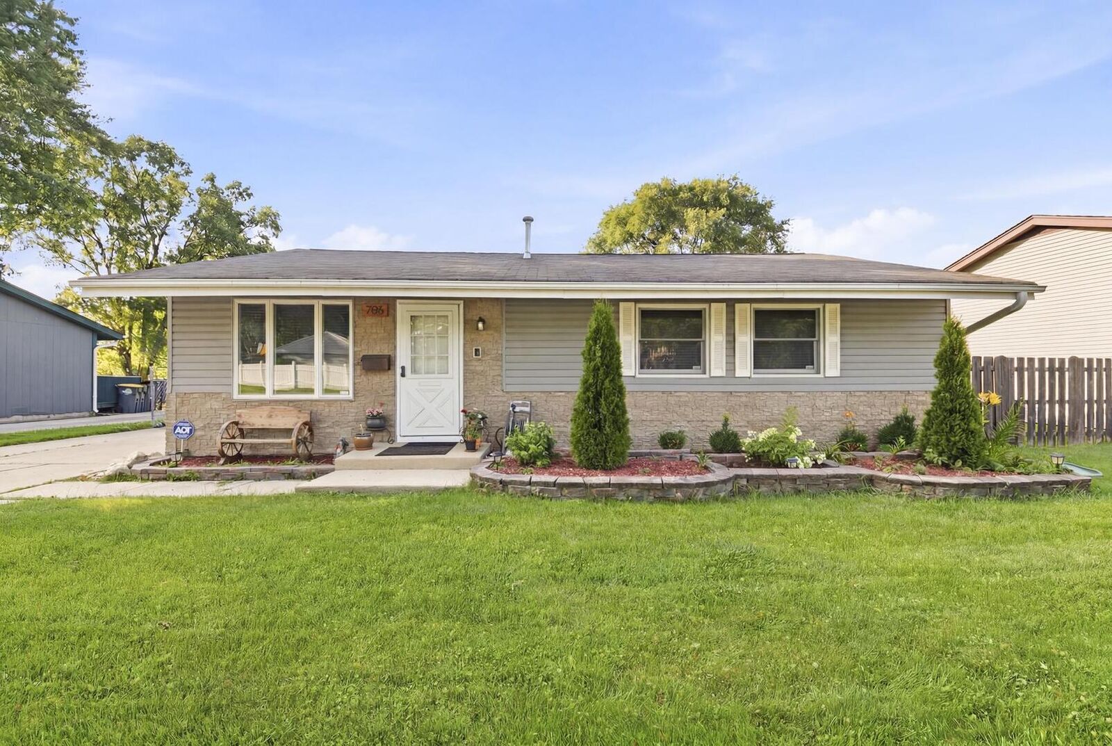 Property Photo:  