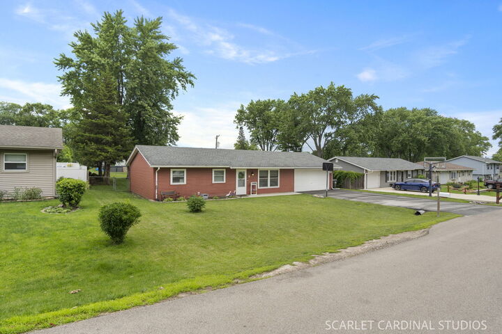Property Photo:  8 Dolphin Court  IL 60543 