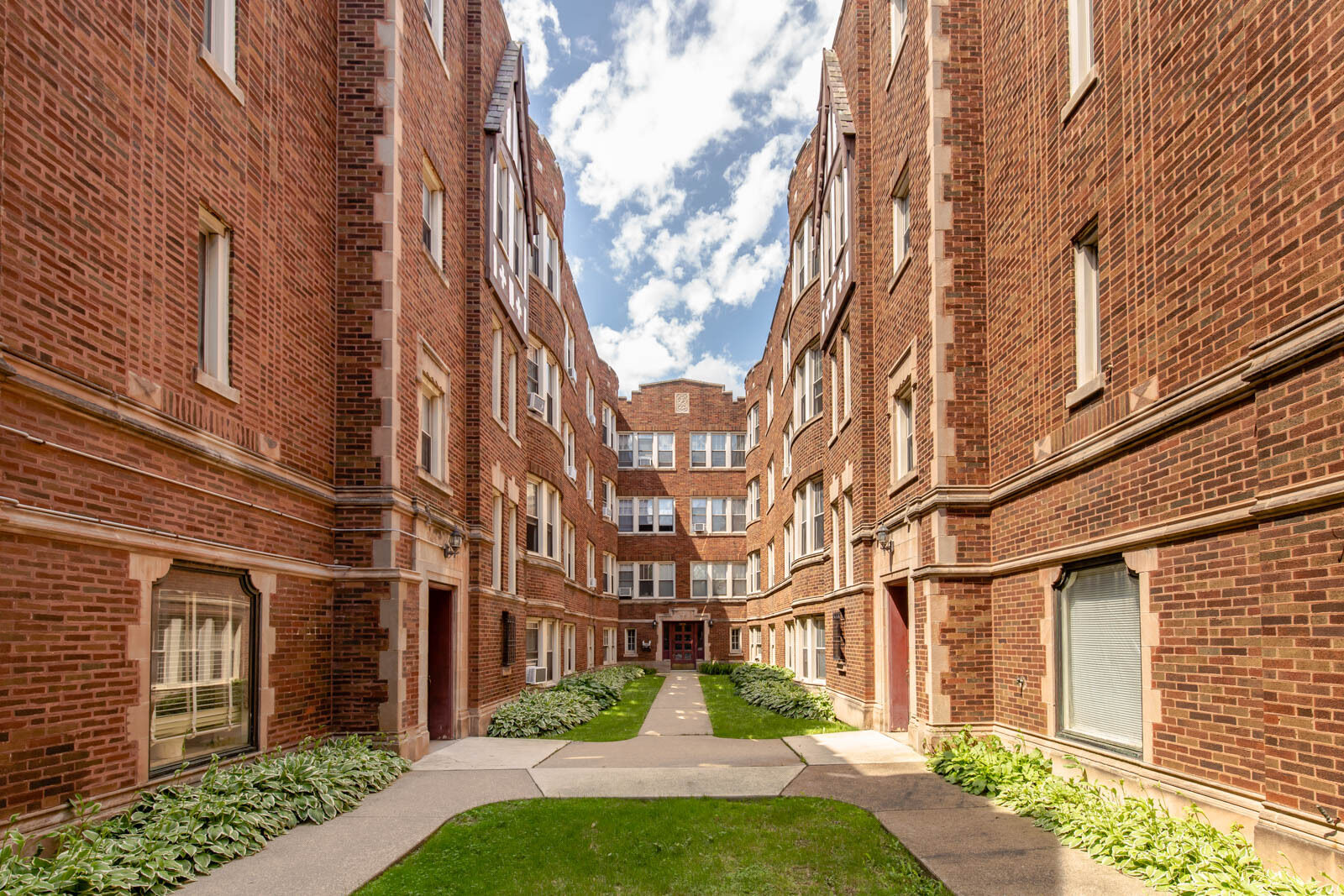 Property Photo:  3750 W Irving Park Road 1G  IL 60618 
