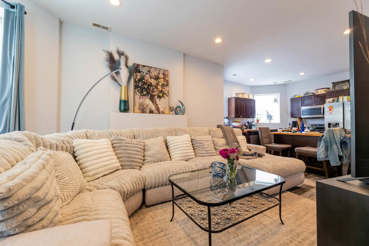 Property Photo: 6504 S Maryland Avenue IL 60637