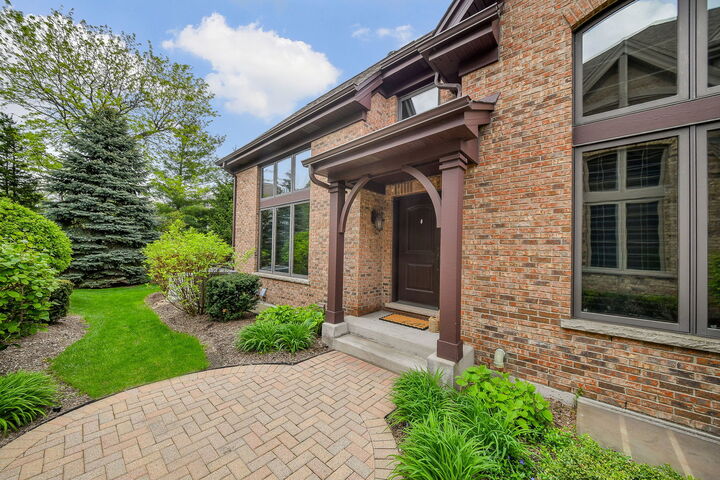Property Photo: 2009 Mackenzie Place 2009 IL 60187