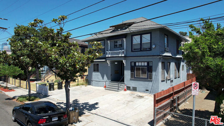 Property Photo:  1978 Bonsallo Avenue  CA 90007 