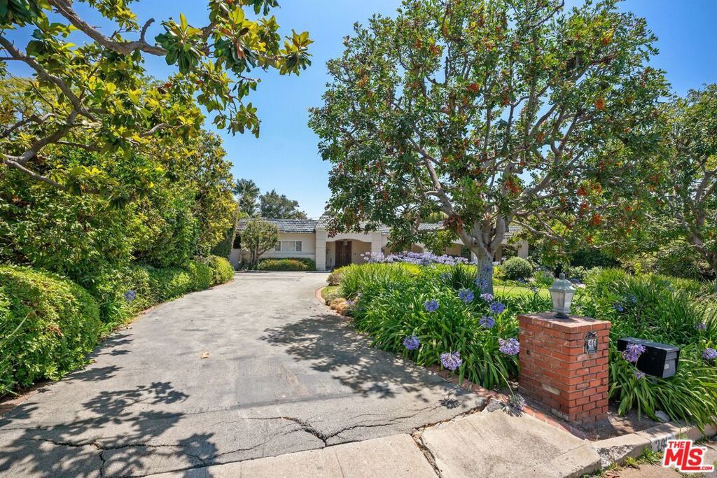 Property Photo:  240 S Bristol Avenue  CA 90049 