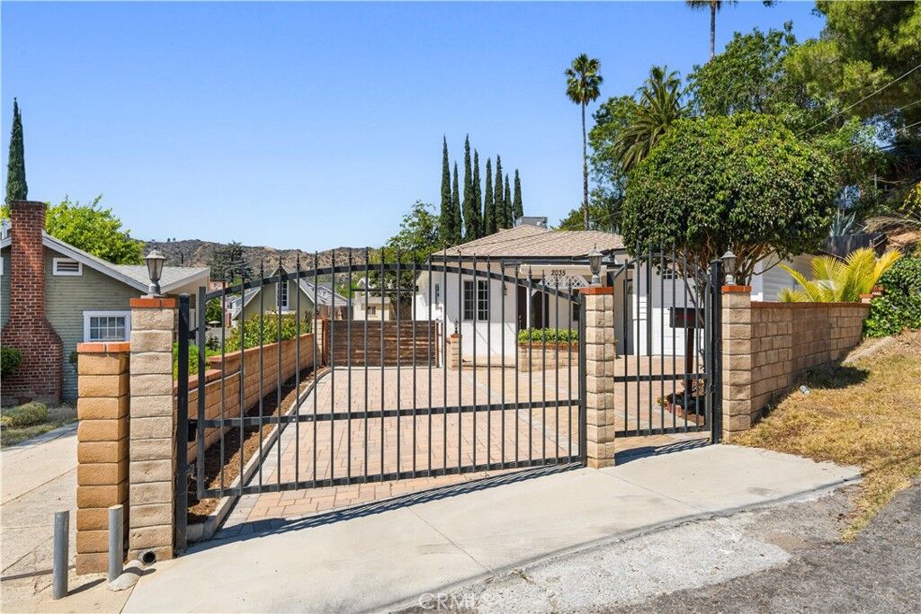 Property Photo:  2035 Las Colinas  CA 90041 