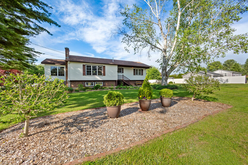 Property Photo: 33 Andrea Avenue ME 04901