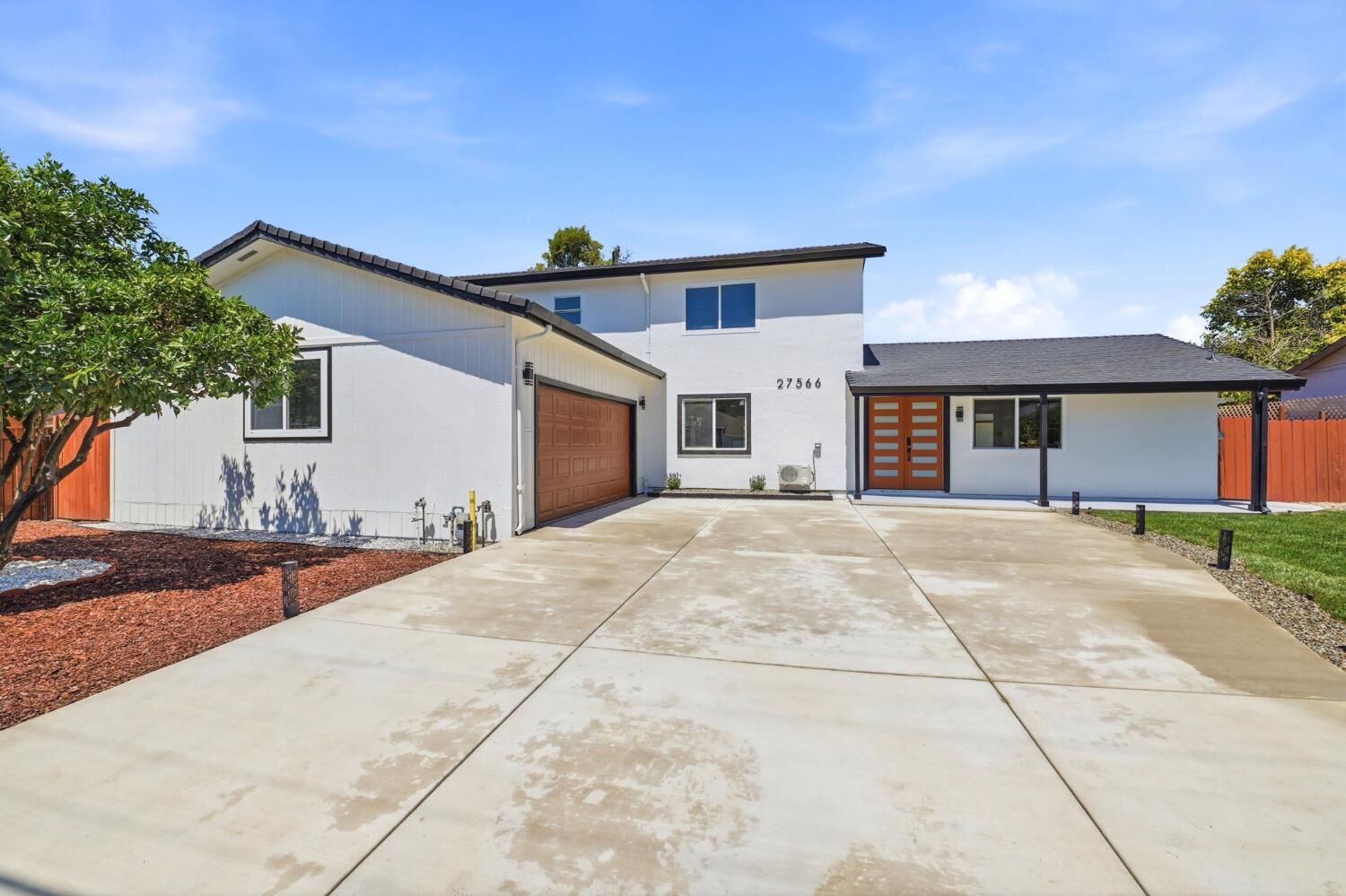 Property Photo:  27566 E 12th Street  CA 94544 