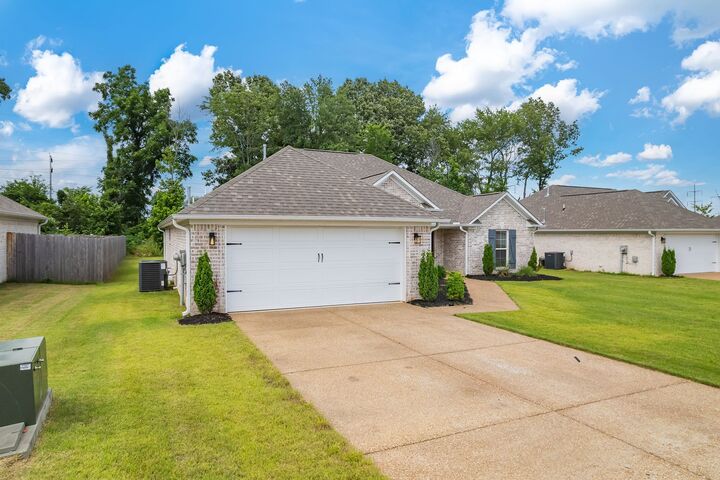 Property Photo: 54 Golden Brooke Dr TN 38305