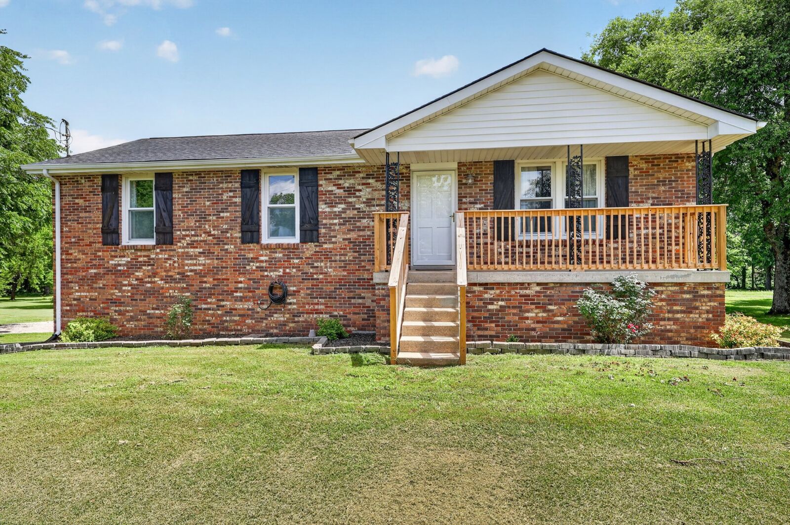 Property Photo:  289 Vesta Rd  TN 37090 