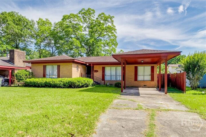Property Photo:  1119 W 49th Street  GA 31405 