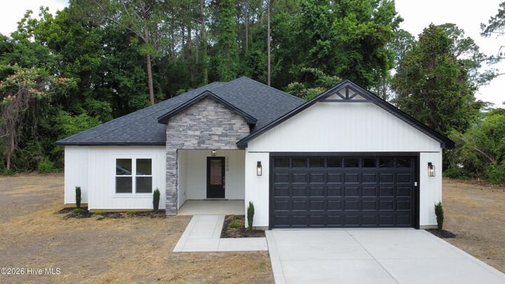 Property Photo: 2500 Brookhaven Drive NC 28504