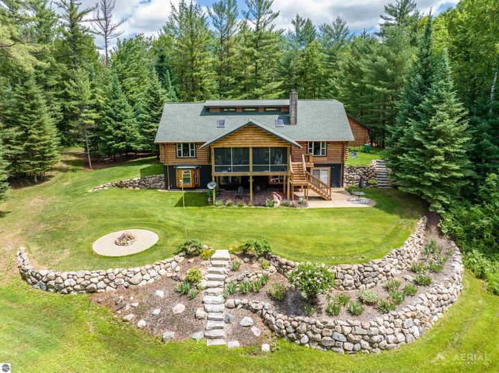 Property Photo:  1840 Nor-Wyn Drive  MI 48661 