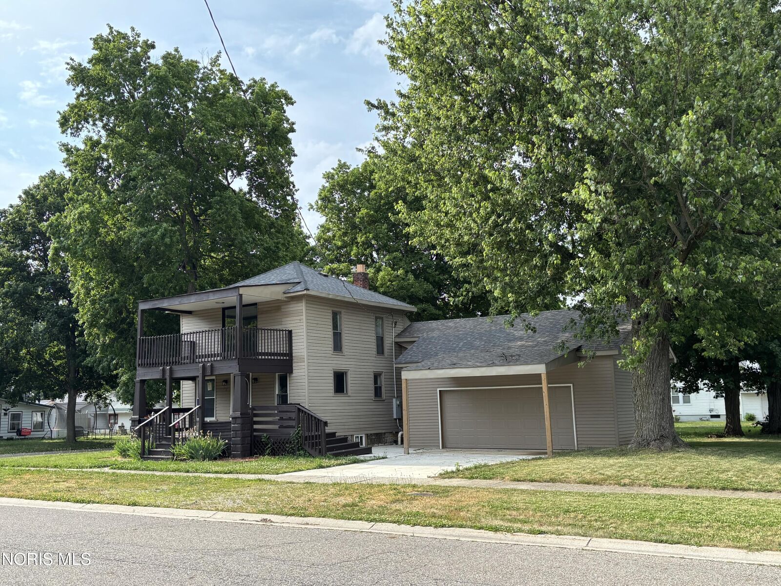 Property Photo: 301 E Madison Street OH 43543