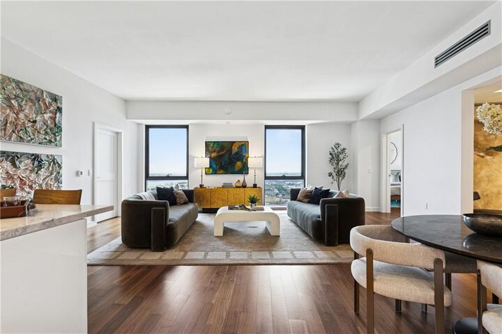 Property Photo:  2 Canal Street 2804  LA 70130 