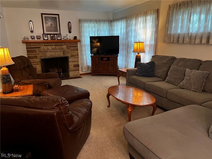 Property Photo:  8157 Warren Sharon  OH 44438 