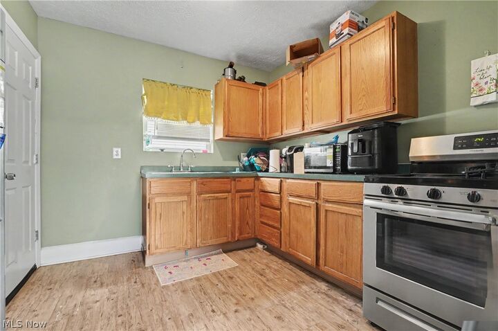 Property Photo: 811 E Crosier Street OH 44306