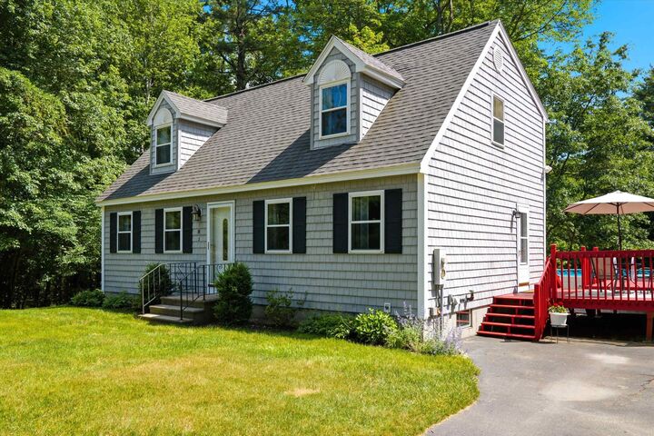 Property Photo: 8 Oriole Lane NH 03053