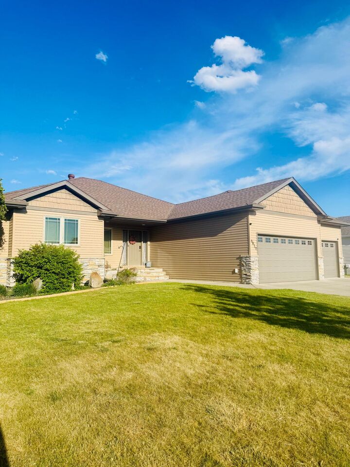 Property Photo:  6810 24 Street S  ND 58104 