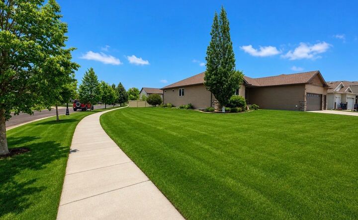 Property Photo:  6810 24 Street S  ND 58104 