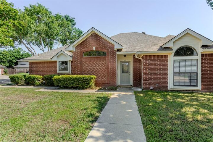 Property Photo:  5301 Tartan Circle  TX 76208 