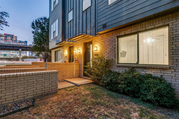 Property Photo: 3004 Zenia Drive TX 75204