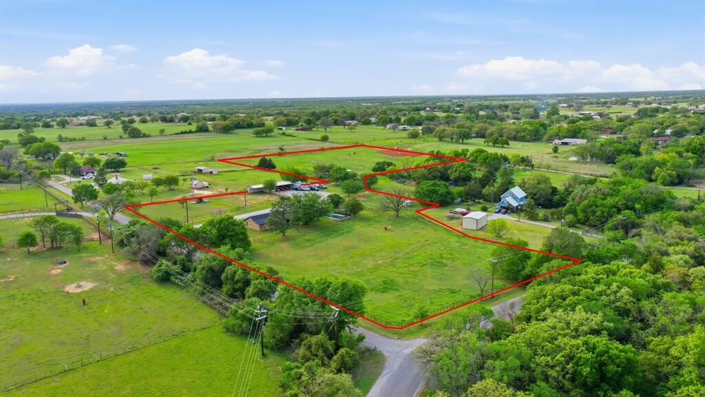 Property Photo:  187 County Road 4195  TX 76234 