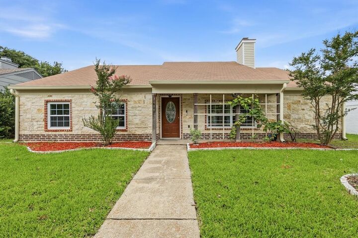 Property Photo: 2909 Riviera Drive TX 75040