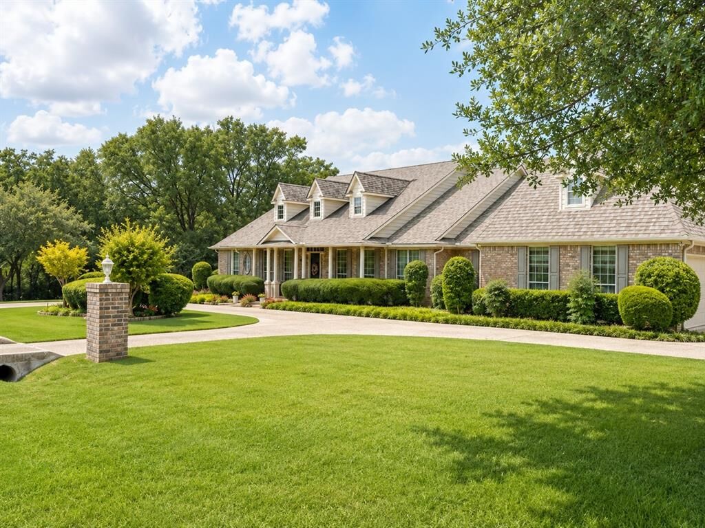 Property Photo: 710 Glenwood Circle TX 75069