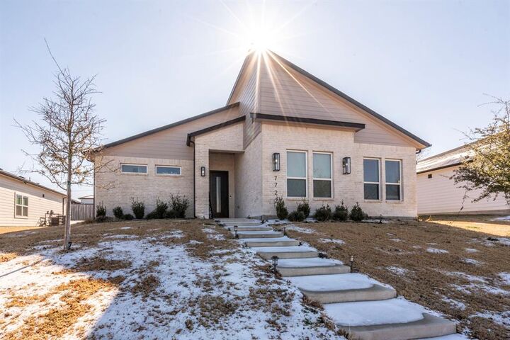 Property Photo:  7722 Oak Garden Trail  TX 75232 