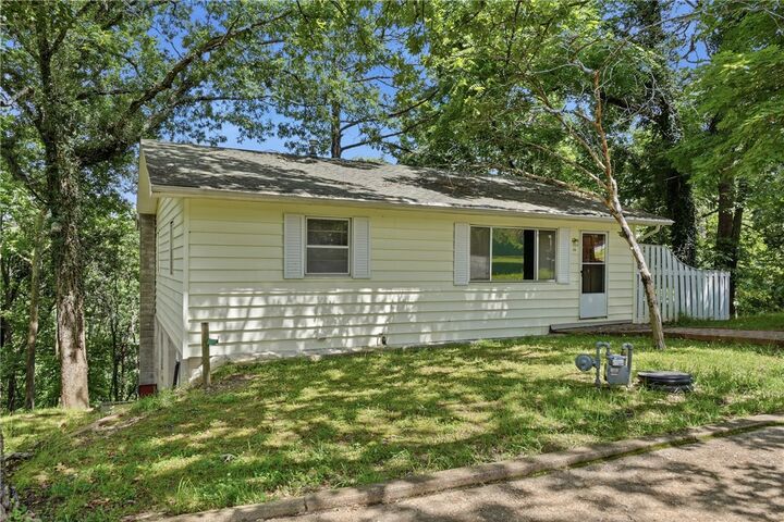 Property Photo:  16 College Street  AR 72632 