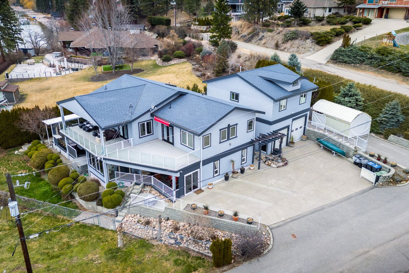 Property Photo: 955 Gable Road BC V4V 1C3