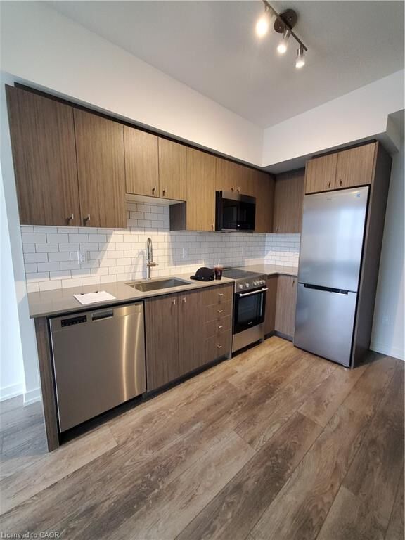 Property Photo:  15 Wellington Street 1504  ON N2G 0E4 
