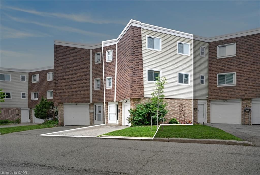 Property Photo: 60 Elmsdale Drive 66 ON N2E 2G4