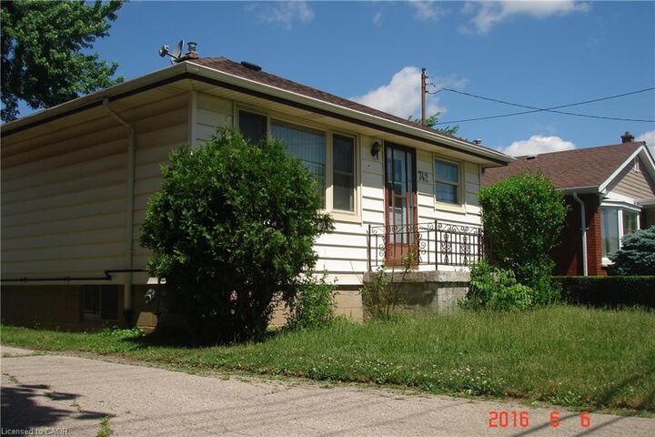 Property Photo:  742 Garth Street  ON L9C 4K3 