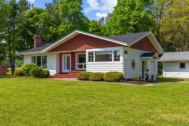 Property Photo:  30 Birchwood Heights  PE C1N 4C3 