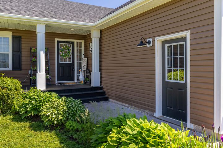 Property Photo: 61 Bonavista Avenue PE C1B 0E5