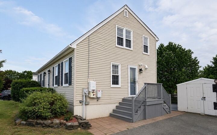 Property Photo: 7 Rolling Ridge Rd MA 01543