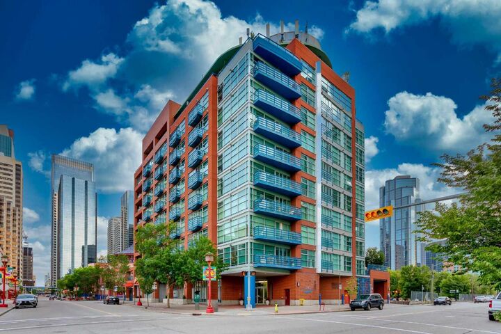 Property Photo:  205 Riverfront Avenue SW 201  AB T2P 5K4 