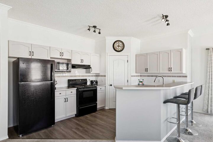 Property Photo: 40 Edgeridge Terrace NW AB T3A 6C2