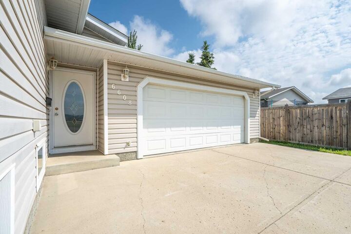 Property Photo: 6608 39 Street AB T9V 2Z4
