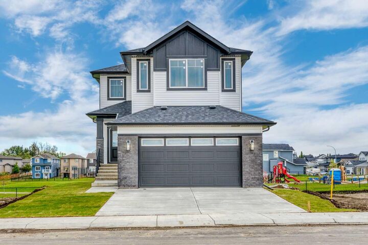 112 Lakewood Crescent — photo 1