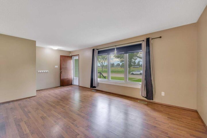 Property Photo: 3405 55 Avenue AB T4N 5L4