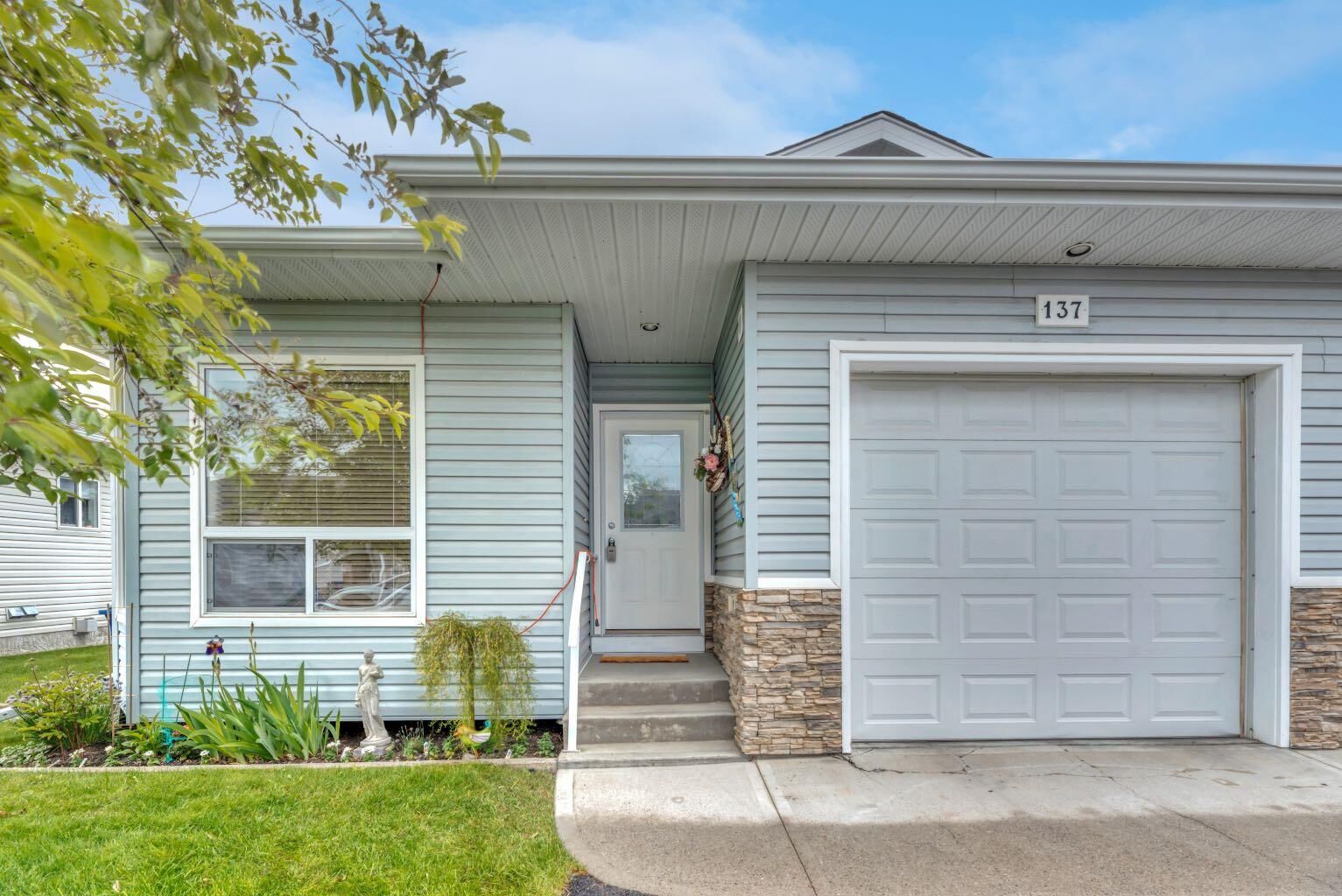 Property Photo: 137 Ridgestone Lane AB T0L 0H0