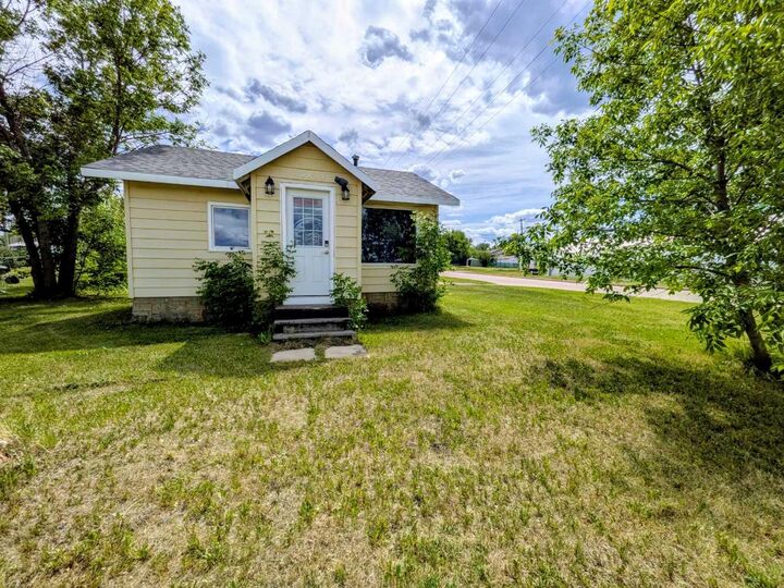 Property Photo: 4824 47 Avenue AB T0H 3G0