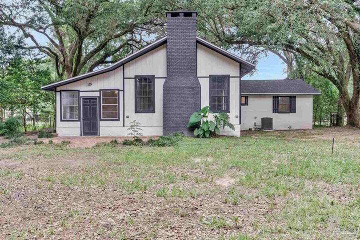 Property Photo: 6106 Chicago Ave FL 32526