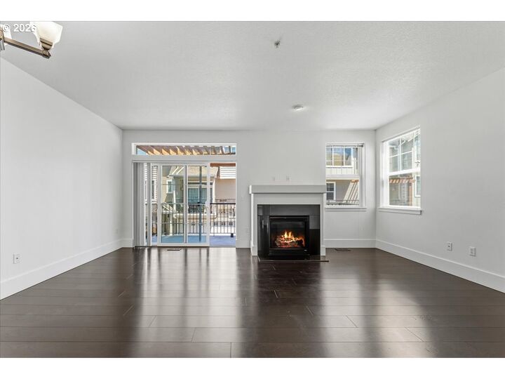 Property Photo: 724 NW 118th Ave 101 OR 97229