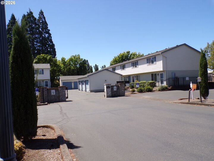 Property Photo: 4792 Lancaster Dr 100 OR 97305