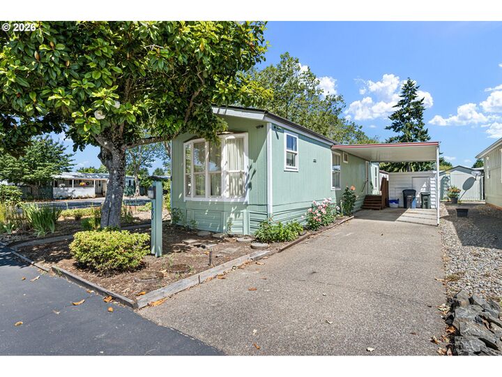 Property Photo:  1400 Candlelight Dr 180  OR 97402 